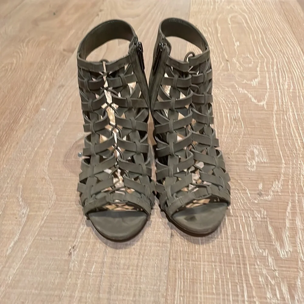 Vince Camuto Heels - Picture 2 of 4